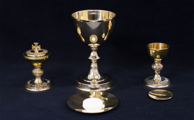 Image with large chalice in the center, and small chalice and ciborium on the sides